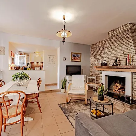 Sanja By Guide * Вела-Лука