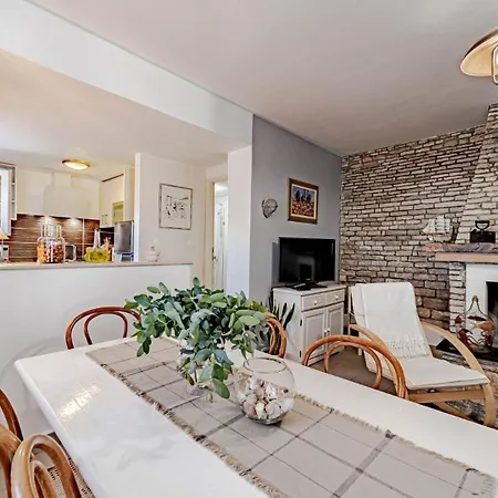 Sanja By Guide Вела-Лука